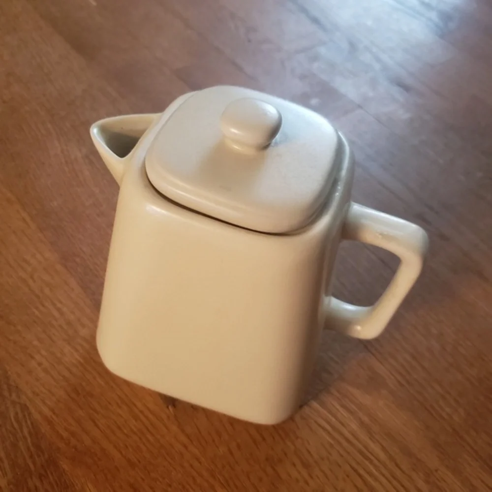 Starbucks Tazo Off‎ white ceramic tea pot 32oz